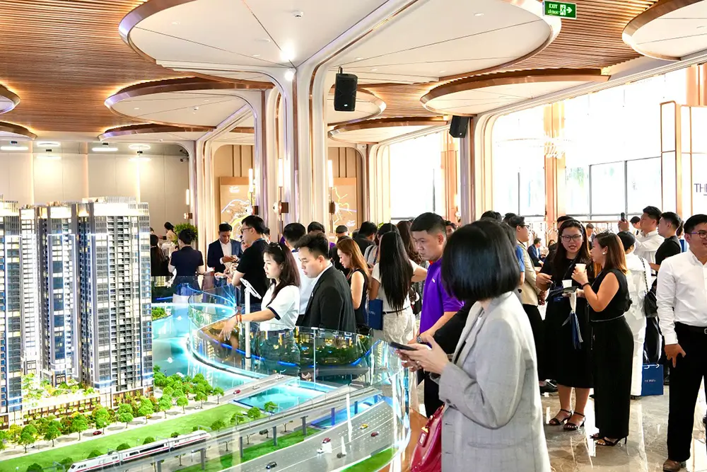 Đông đảo khách hàng tham dự sự kiện mở bán Cloud9 Tower – tòa tháp thuộc dự án hạng sang The Privé.