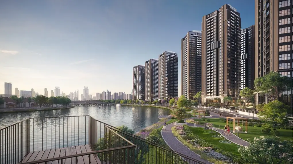Không gian xanh bên mặt nước tạo sự thông thoáng cho căn hộ. Ảnh: The Privé